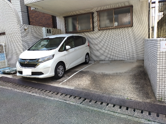 メゾン蘭館駐車場