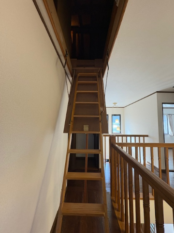 　屋根裏収納庫