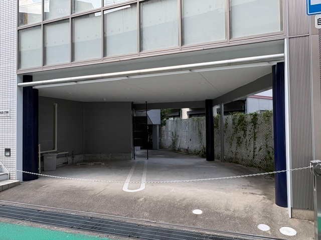 　車庫3台可能（車種によります）