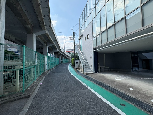 　前面道路写真